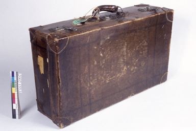 Leather suitcase, © CMC/MCC, 2002.155.1