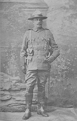 Guerre des Boers, Photo du lieutenant-colonel Sam Steele, commandant du Strathcona's Horse en Afrique du Sud, d'avril 1900  janvier 1901, et de la division B de la South African Constabulary, d'avril 1901  avril 1906. Il porte ici l'uniforme du Strathcona's Horse. T.G. Marquis, Canada's Sons on Kopje and Veldt