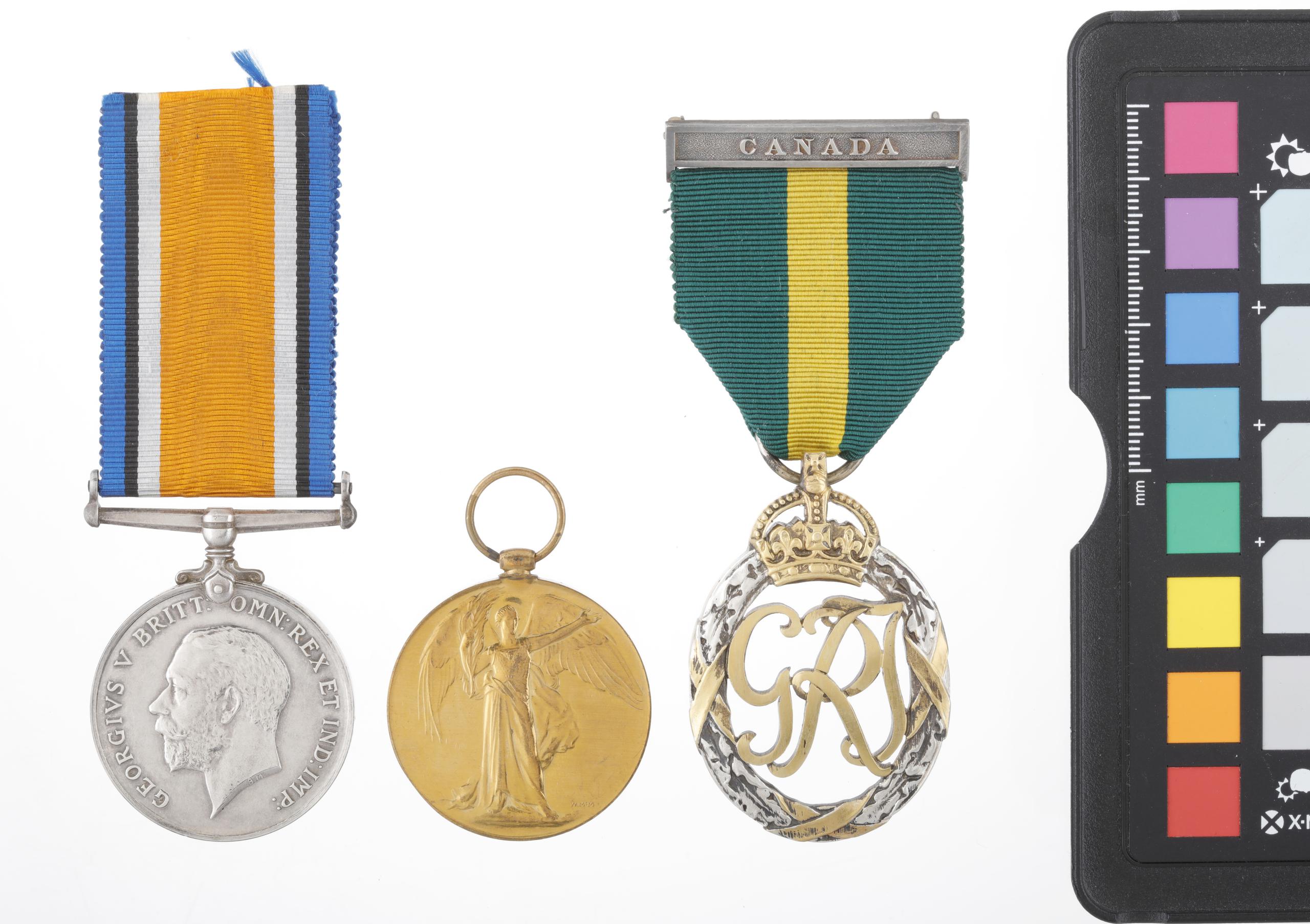 ensemble de médailles  Musée canadien de la guerre