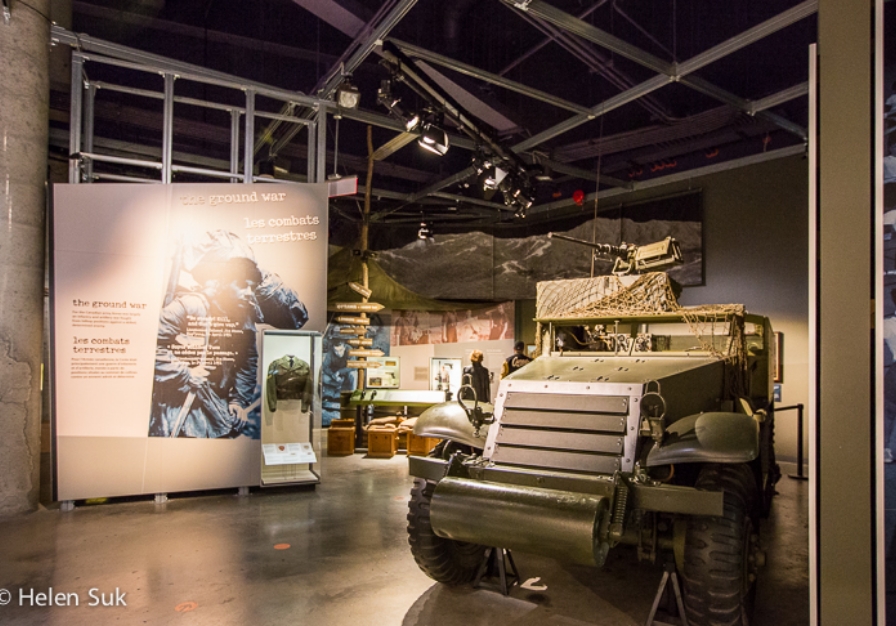 Un véhicule militaire est exposé au Musée canadien de la guerre à Ottawa.