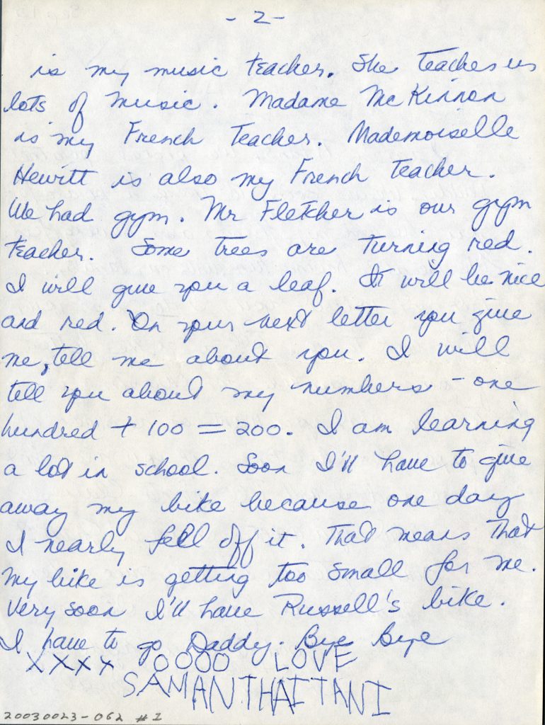 Une lettre écrite à l'encre bleue sur un morceau de papier conservé au Musée canadien de la guerre à Ottawa.