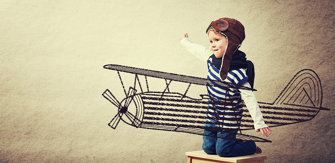 Un enfant et un avion