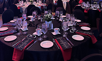 Tables et chaises de banquet